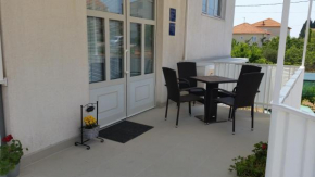 Отель Apartments Sanja  Трогир